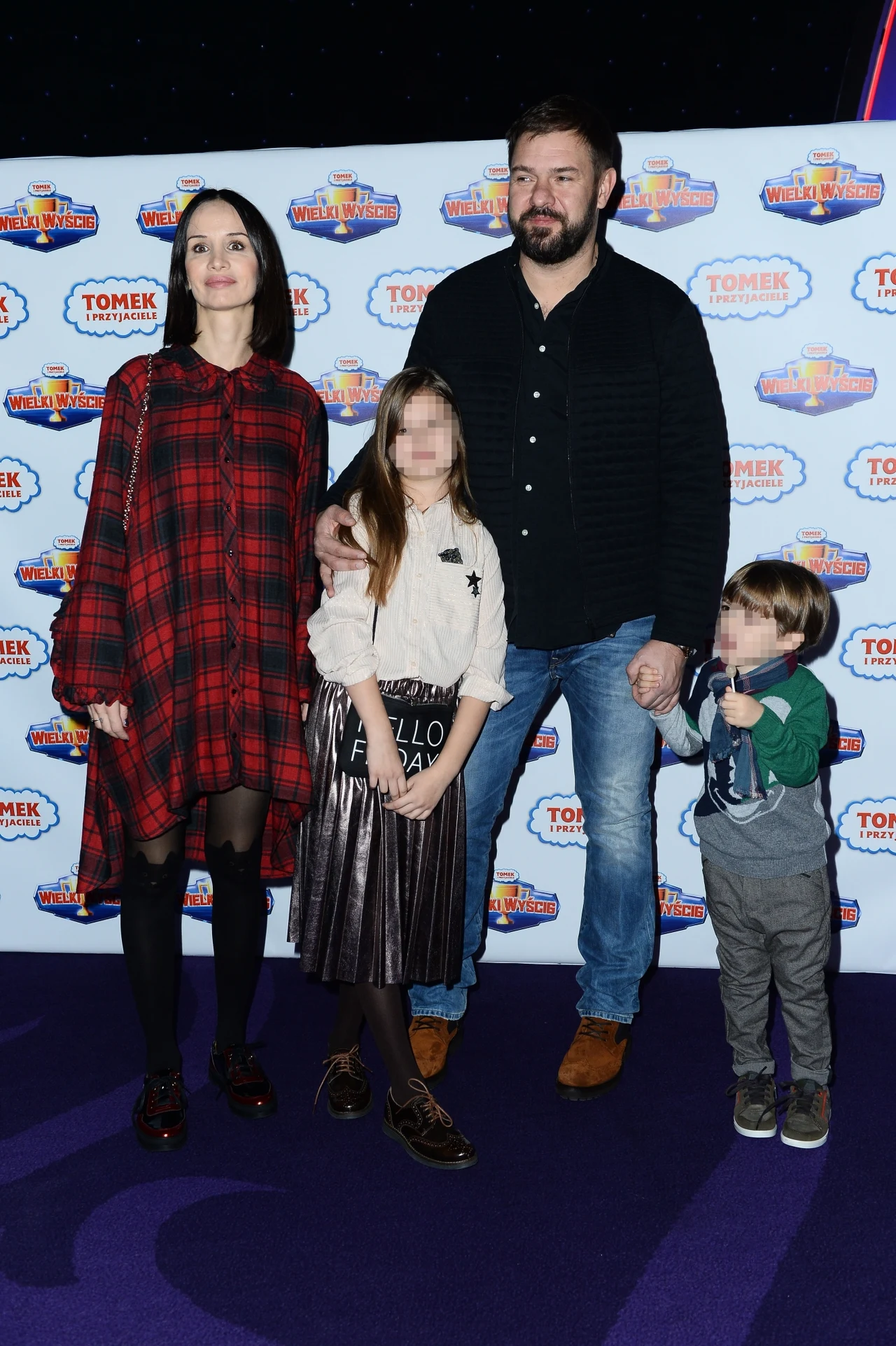 Dzieci pary zaniosą im obrączki do ślubu Dzieci pary zaniosą im obrączki do ślubu