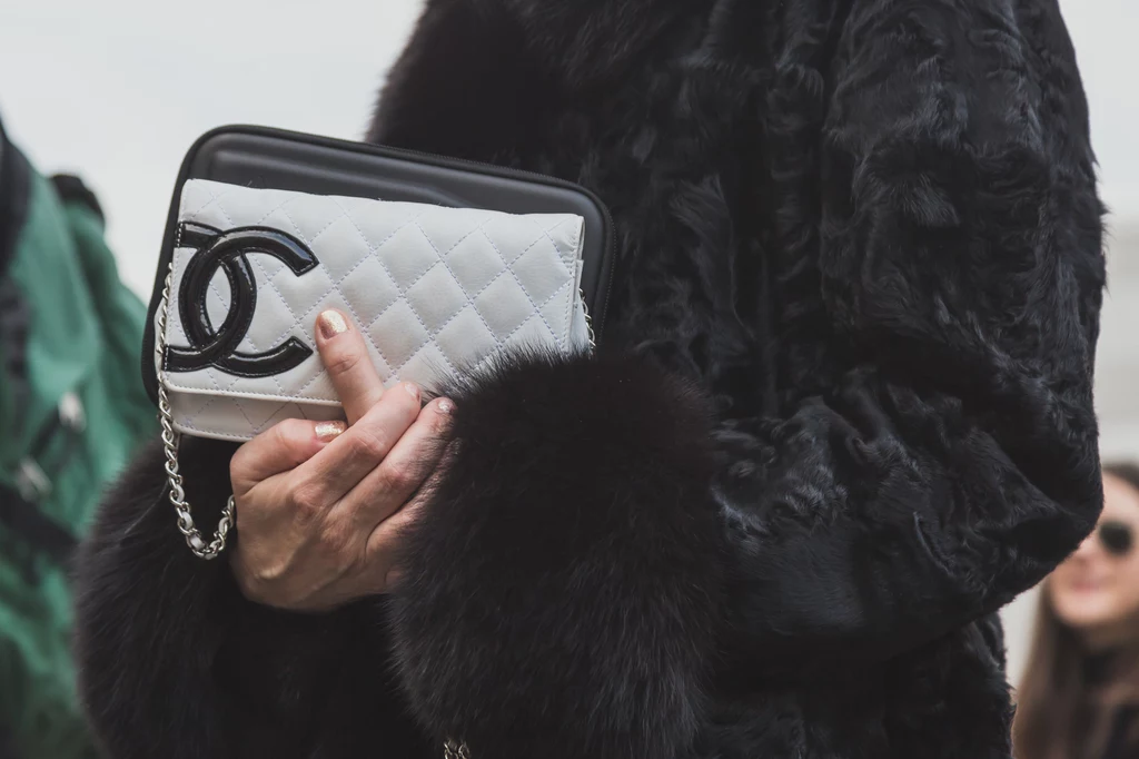 Torebka Chanel to wciąż świetna inwestycja, nie tylko modowa