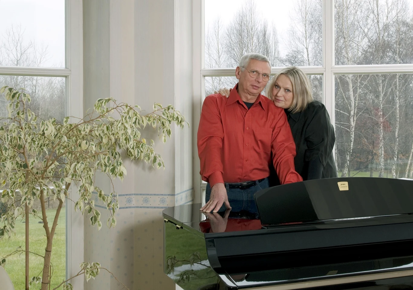 Iwona Bielska i Mikołaj Grabowski w swoim domu Iwona Bielska i Mikołaj Grabowski w swoim domu