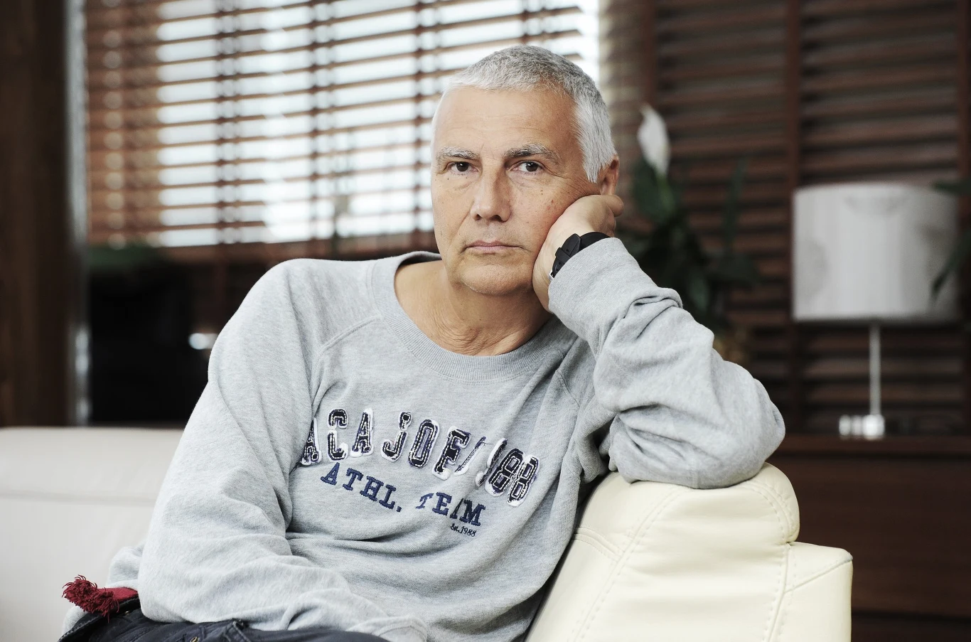 Od 2001 roku był członkiem Europejskiej Akademii Filmowej, a od 2008 roku przewodniczył Radzie Polskiego Instytutu Sztuki Filmowej. W 2011 roku został odznaczony przez prezydenta Krzyżem Oficerskim Orderu Odrodzenia Polski. W 1997 roku Krauze został uznany przez redakcję dziennika "Życie" za "Człowieka Roku".

"Kręcę filmy rzadko, traktuję ten zawód z wielką powagą. Kiedy już wiążę się z jakimś projektem, to cały świat przeżywam poprzez ten film" - Krauze mówił w wywiadzie dla miesięcznika "Kino".