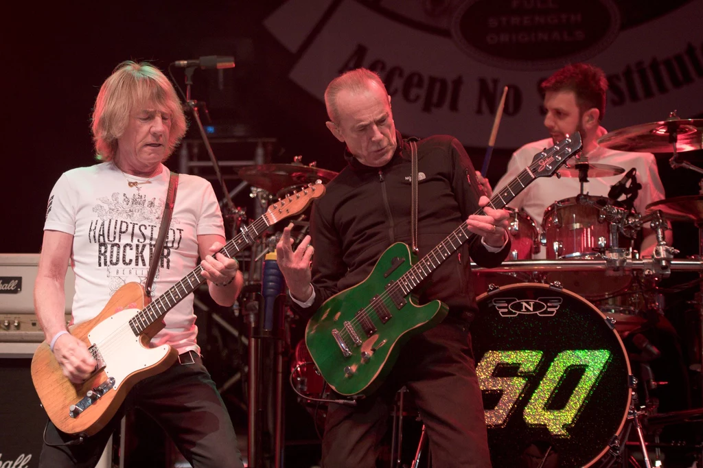 Rick Parfitt i Francis Rossi podczas koncertu Status Quo we Wrocławiu (1 maja 2016 r.) Rick Parfitt i Francis Rossi podczas koncertu Status Quo we Wrocławiu (1 maja 2016 r.)