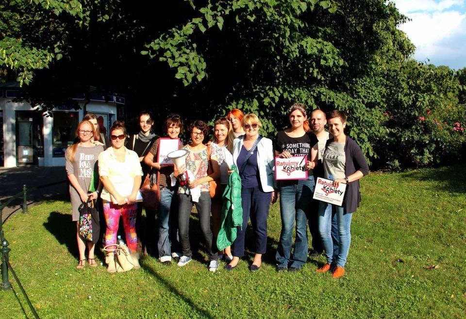 Maria Amin (w środku) wraz z zespołem projektu Ratujmy Kobiety Maria Amin (w środku) wraz z zespołem projektu Ratujmy Kobiety