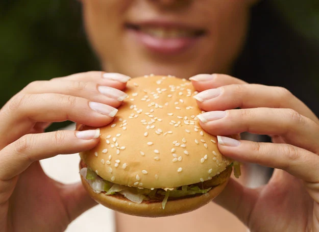 Ceny fast foodów poszły w górę.