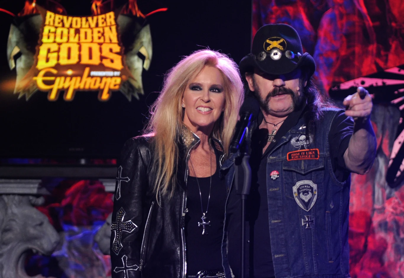 Ostatnie pożegnanie zmarłego Lemmy'ego odbyło się w nocy z soboty na niedzielę (9/10 stycznia 2016 r.) polskiego czasu. Ceremonia była transmitowana w sieci (na zdjęciu z Litą Ford)