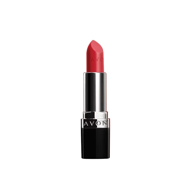 AVON TRUE COLOR MATTE LIPSTICK Zamknięta w eleganckim, czarnym, matowym opakowaniu pomadka robi wrażenie... Świetnie wyprofilowany kształt idealnie pokrywa usta głębokim kolorem koralowej czerwieni. Mając ją na ustach zupełnie o niej zapominasz. Kolor jest matowy, delikatnie ściąga ale zarazem nawilża usta. Utrzymuje się naprawdę bardzo, bardzo długo... Produkt wart każdej złotówki! Cena regularna: 30,00 zł Stosunek jakości do ceny 7/10 