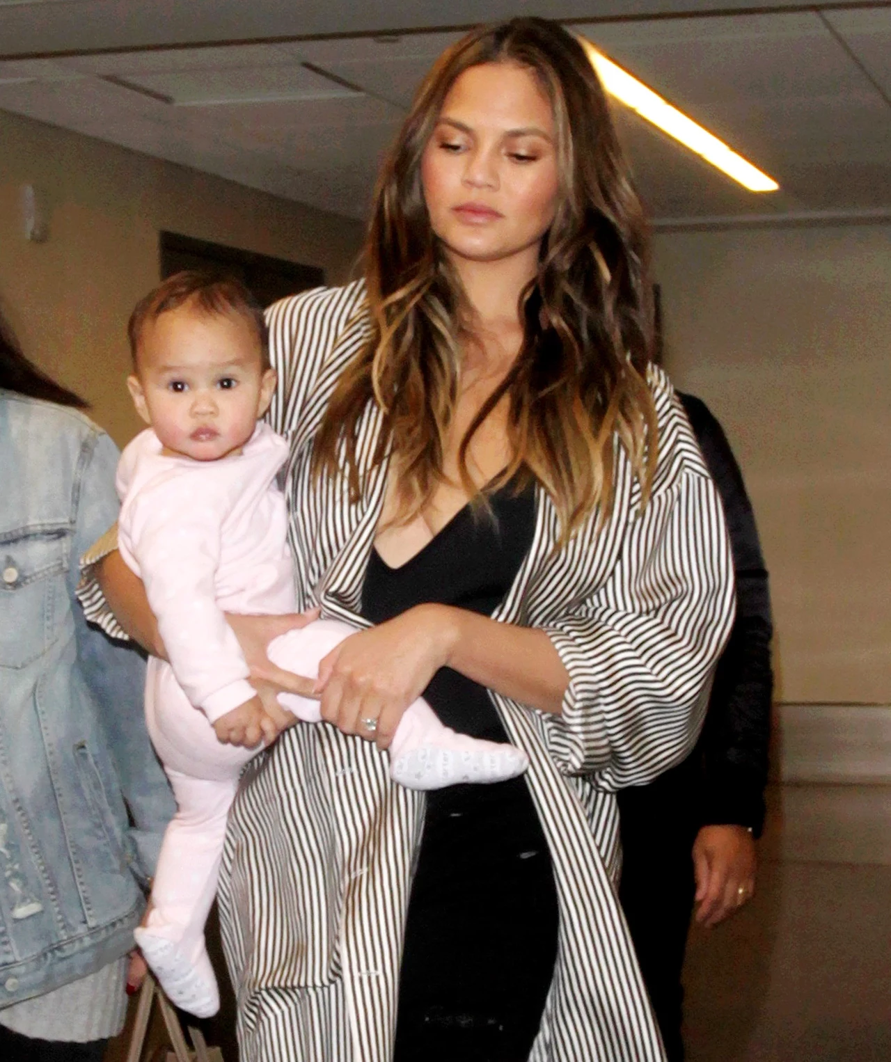 Chrissy Teigen i John Legend z córeczką Chrissy Teigen i John Legend z córeczką