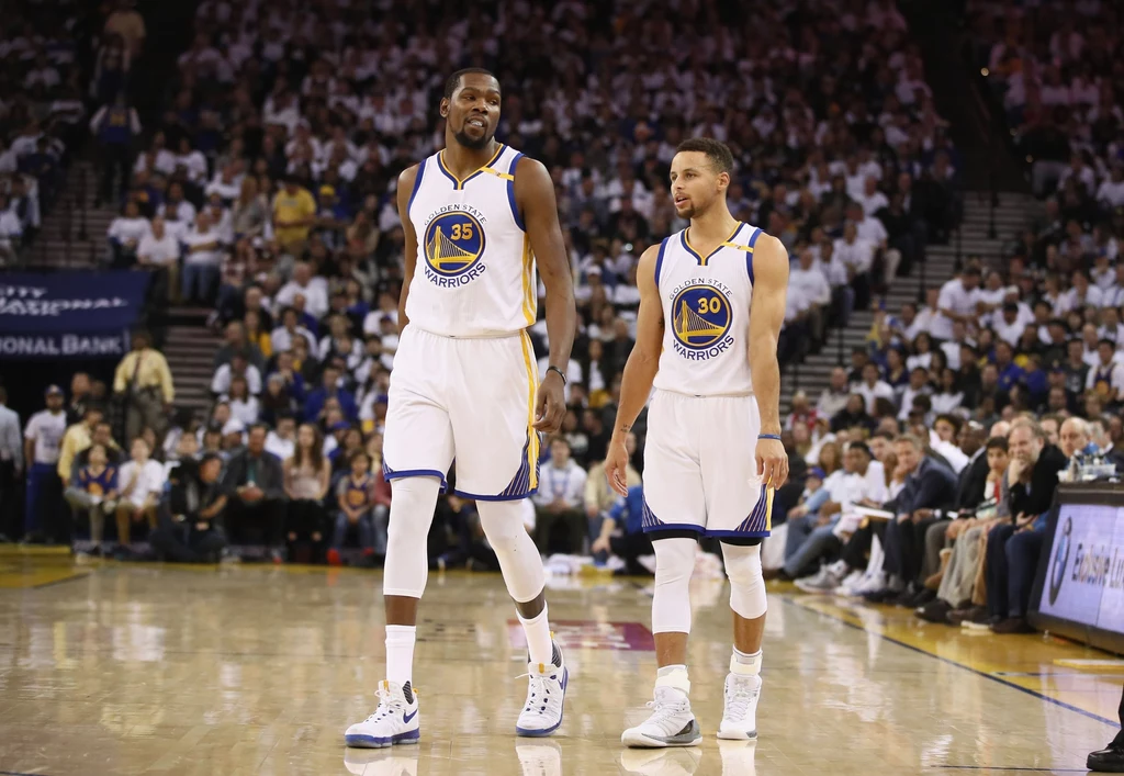 Stephen Curry (z prawej) i Kevin Durant Stephen Curry (z prawej) i Kevin Durant