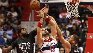 Marcin Gortat (w środku)