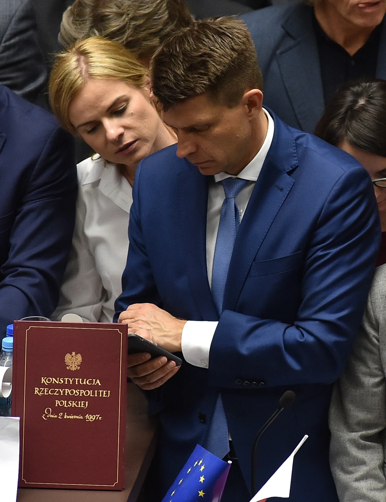 Ryszard Petru znów trafił na czołówki gazet. Tym razem za sprawą wyjazdu do Portugalii w towarzystwie posłanki Joanny Schmidt. Ryszard Petru znów trafił na czołówki gazet. Tym razem za sprawą wyjazdu do Portugalii w towarzystwie posłanki Joanny Schmidt.