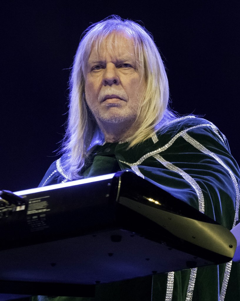 Rick Wakeman występował w Yes do 2004 r.