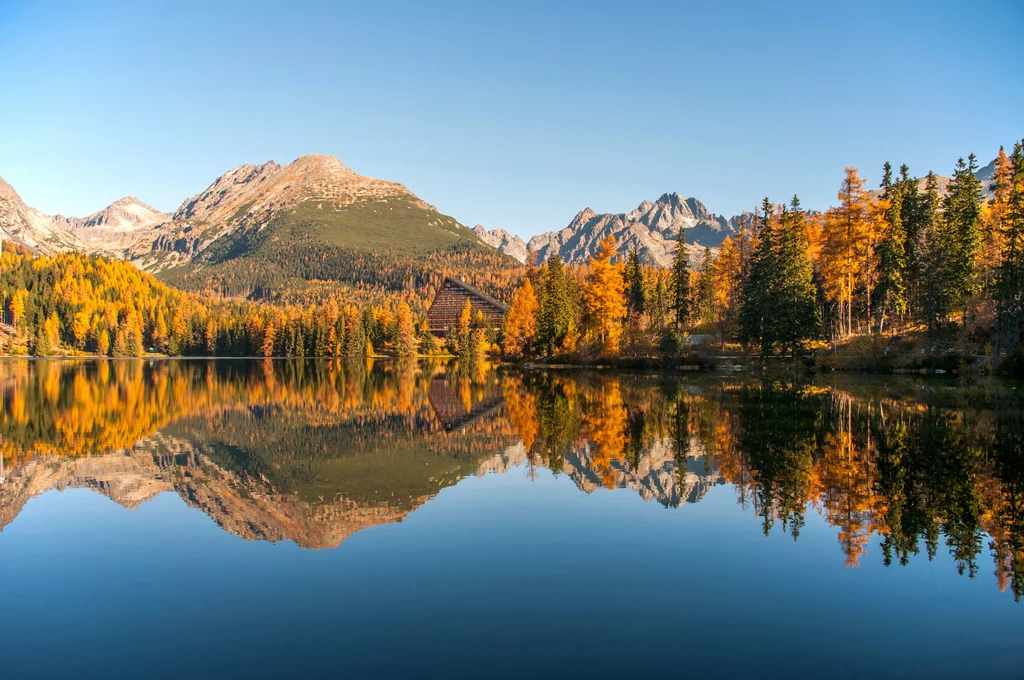 Szczyrbskie Pleso w jesiennych barwach