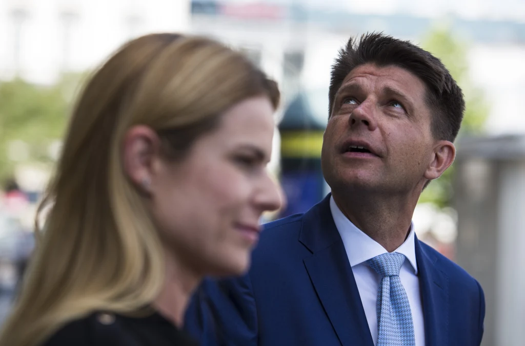 Petru i Schmidt