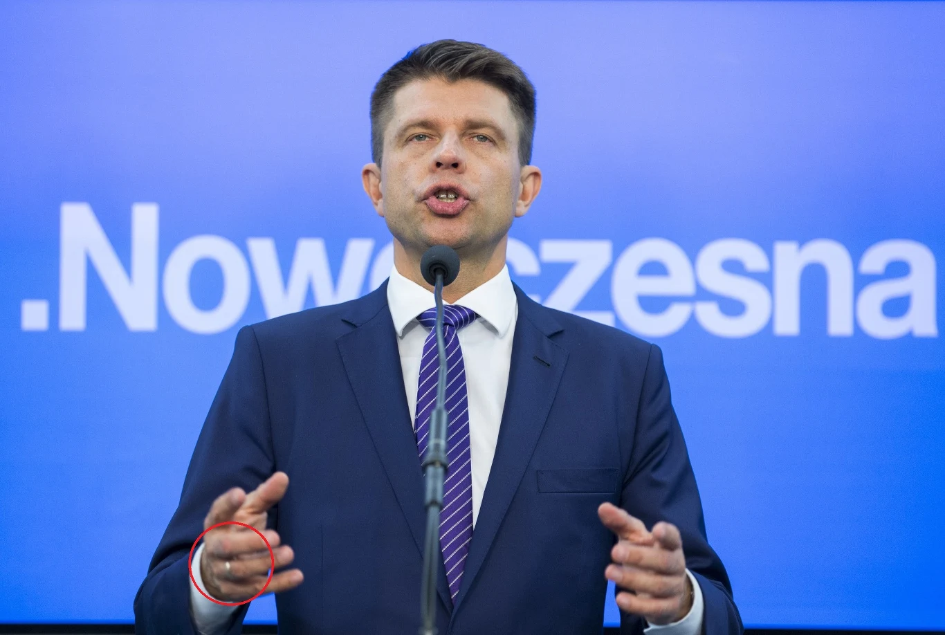 Petru z obrączką kilka miesięcy temu