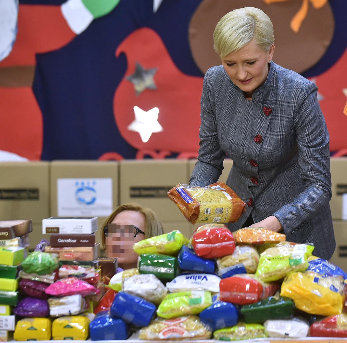 Agata Duda pakuje paczki Agata Duda pakuje paczki