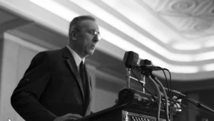 Przemawiający Edward Gierek. Zdjęcie z lat 70. zeszłego stulecia