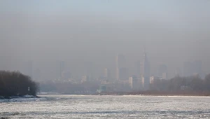 Smog nad pokrytą śryżem Wisłą; Zdj. ilustracyjne 