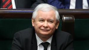 Plakaty przedstawiały Jarosława Kaczyńskiego z zasłoniętymi oczami i napisem "Będziesz siedział bandyto" 