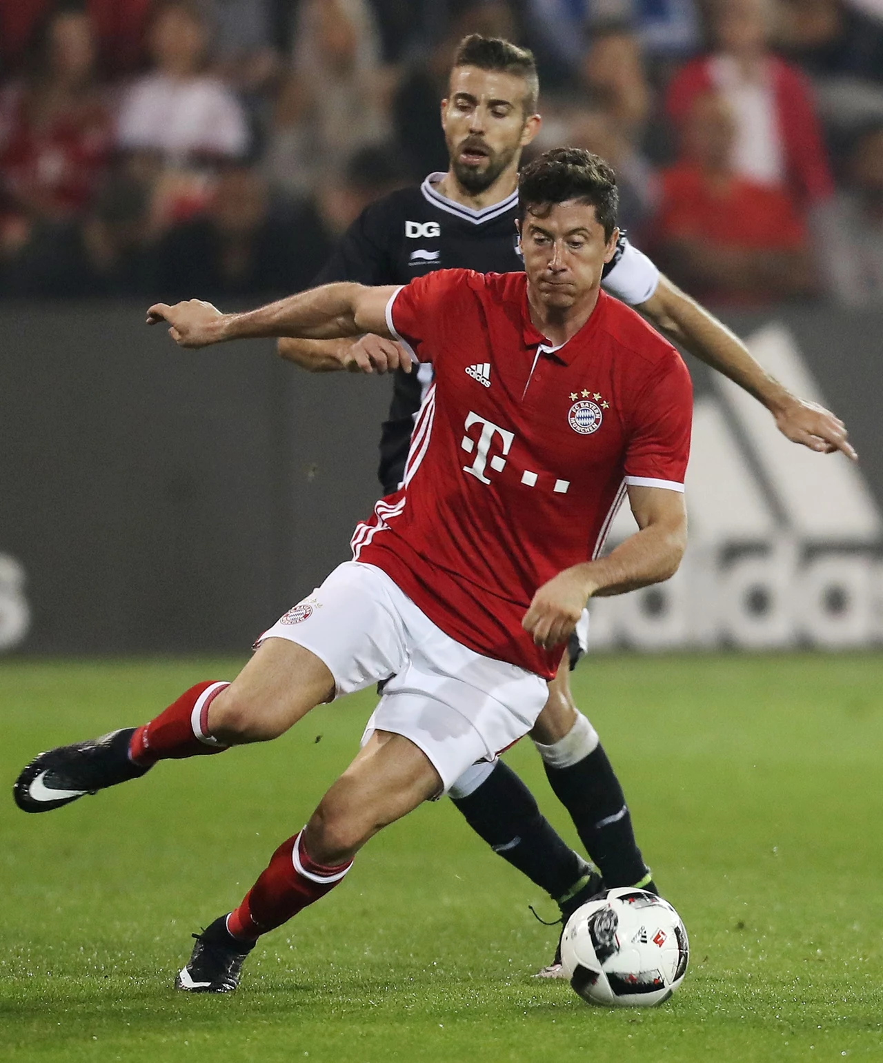 Robert Lewandowski podczas meczu z KAS Eupen Robert Lewandowski podczas meczu z KAS Eupen