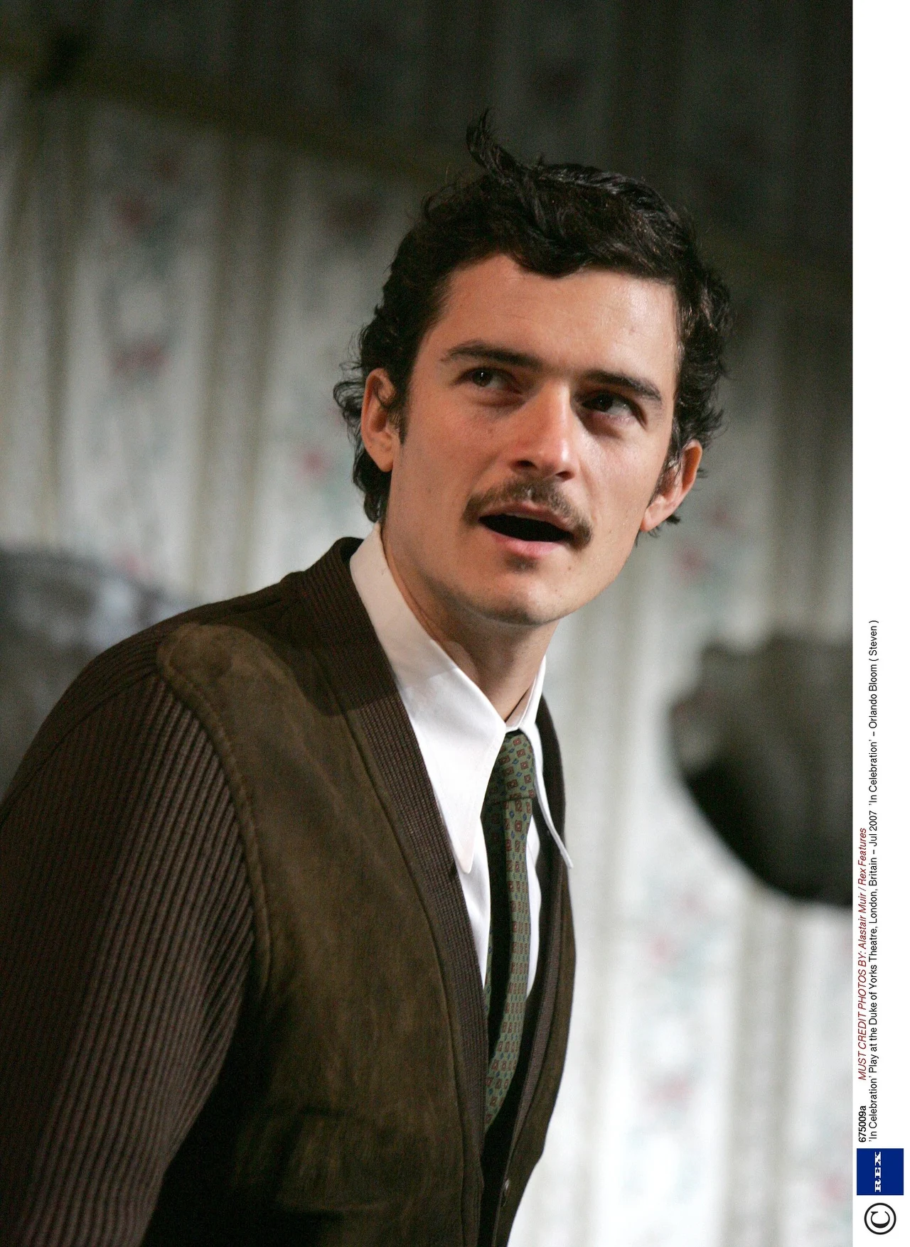 Na londyńskiej scenie zadebiutował w 2007 roku w teatrze Duke of York sztuce "In Celebration".

Sztuka autorstwa Davida Storeya sceniczną premierę miała w 1969 roku na deskach Royal Court Theatre. W latach 70. na jej podstawie zrealizowano film z Alanem Batesem, Jamesem Bolamem i Billem Owenem w głównych rolach.

Bloom wcielił się w niej w postać jednego z trzech braci, powracających po latach rozłąki do swego rodzinnego domu, gdzie następuje ich emocjonalne pojednanie.

Gwiazdor zebrał za swój występ pozytywne recenzje. Aktor chwalony był za "szczególną wrażliwość", jedynie "Daily Mail" określiło debiut "rozczarowującym". Dodał jednak, że to "nie wina aktora, który dostał za małą rolę".