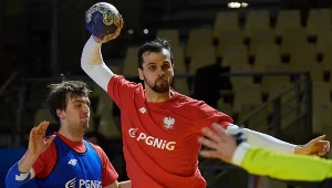 Krzysztof Łyżwa (z piłką) to jeden z najlepszych strzelców ligi w tym sezonie