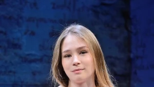 Andrzej Wajda miał duże poczucie humoru. Właśnie nim rozbroił stres, który towarzyszył mi na początku zdjęć - wspomina Zofia Wichłacz