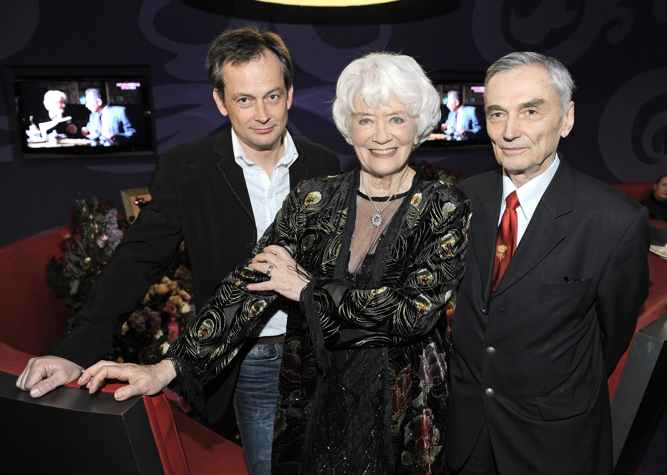 Alina Janowska z mężem Wojciechem Zabłockim i synem Michałem Zabrockim, 2008 r. Alina Janowska z mężem Wojciechem Zabłockim i synem Michałem Zabrockim, 2008 r.