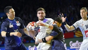Ludovic Fabregas (z piłką) podczas meczu z Japonią