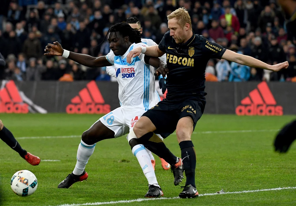 Kamil Glik (z prawej) w meczu z Olympique Marsylia Kamil Glik (z prawej) w meczu z Olympique Marsylia