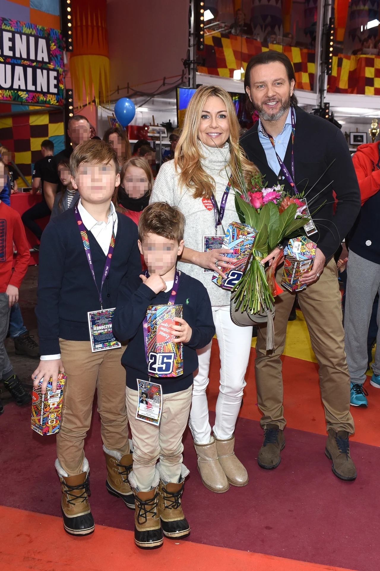 Rozenek kwestowała z synami i mężem Rozenek kwestowała z synami i mężem