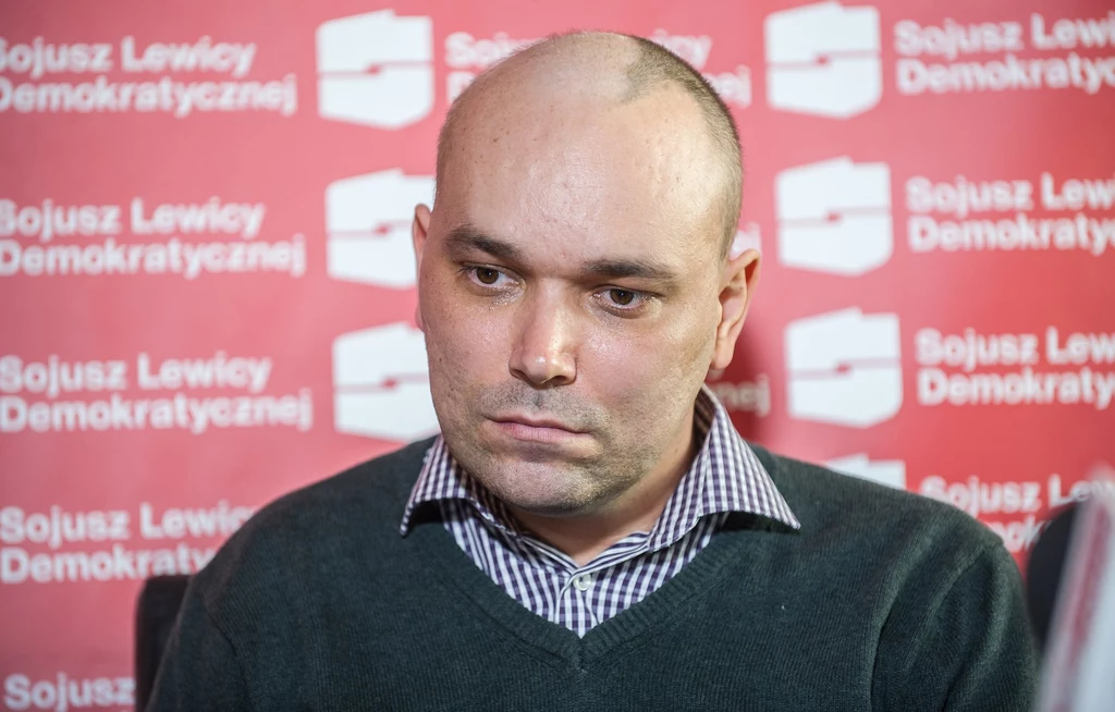 W poniedziałek, 16 stycznia zmarł były rzecznik SLD Tomasz Kalita. Od wiosny 2016 r. zmagał się z chorobą nowotworową, 8 lutego skończyłby 38 lat. W poniedziałek, 16 stycznia zmarł były rzecznik SLD Tomasz Kalita. Od wiosny 2016 r. zmagał się z chorobą nowotworową, 8 lutego skończyłby 38 lat.