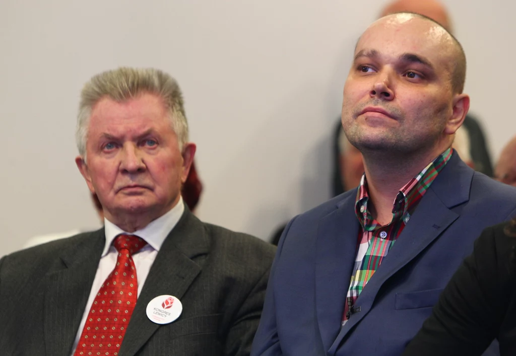W poniedziałek, 16 stycznia zmarł były rzecznik SLD Tomasz Kalita. Od wiosny 2016 r. zmagał się z chorobą nowotworową, 8 lutego skończyłby 38 lat. W poniedziałek, 16 stycznia zmarł były rzecznik SLD Tomasz Kalita. Od wiosny 2016 r. zmagał się z chorobą nowotworową, 8 lutego skończyłby 38 lat.