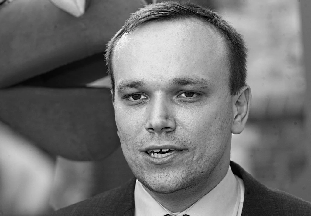 W poniedziałek zmarł były rzecznik SLD Tomasz Kalita. Od wiosny 2016 r. zmagał się z chorobą nowotworową, 8 lutego skończyłby 38 lat. W poniedziałek zmarł były rzecznik SLD Tomasz Kalita. Od wiosny 2016 r. zmagał się z chorobą nowotworową, 8 lutego skończyłby 38 lat.