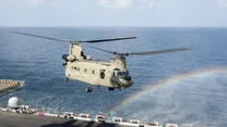  CH-47 Chinook ląduje na pokładzie USS "Makin Island"