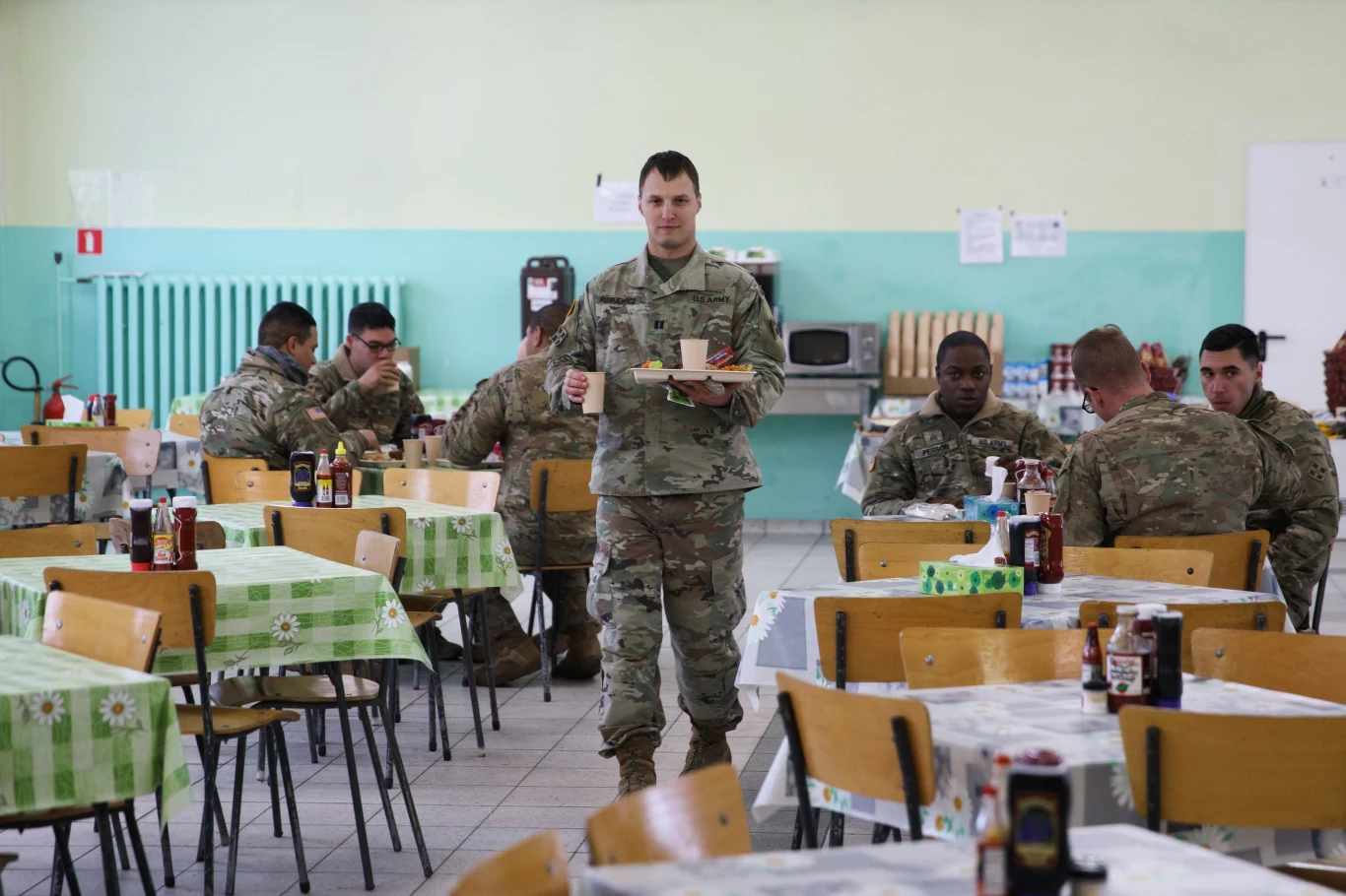Żagań 18.01.2017. Żołnierze amerykański 3 brygady ABCT Fortu Carson na poligonie w Karlikach