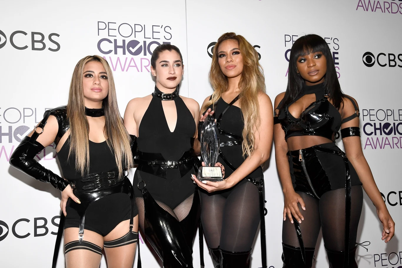 Fifth Harmony wystąpiły w seksownych strojach, dając "gorący" show, ignorując tym samym zarzuty Camili Cabello, która odeszła mając dość traktowania jej jako "obiektu seksualnego".