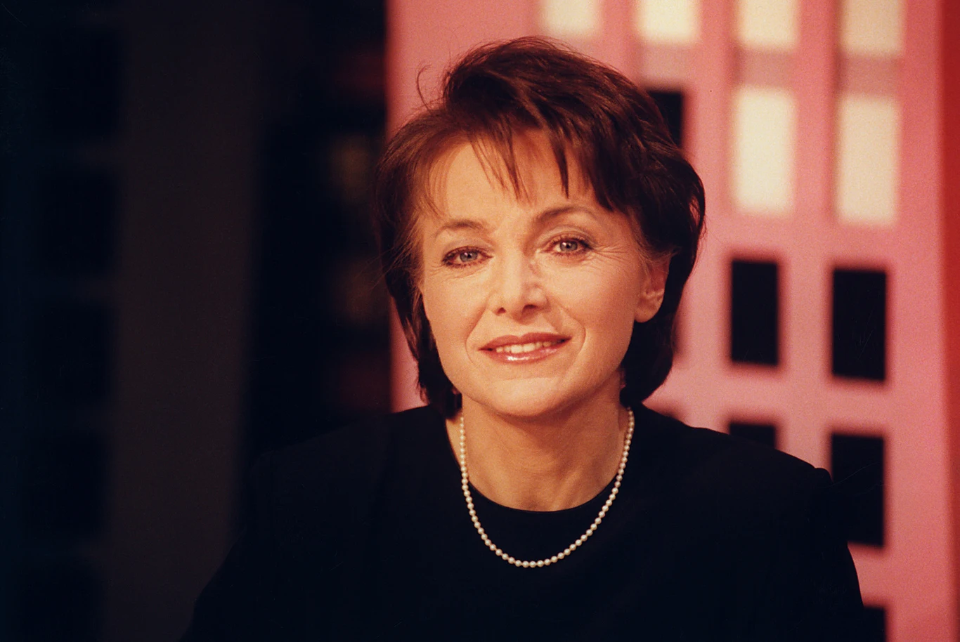 Irena Jarocka nie ograniczyła swojej kariery tylko do muzyki. Wokalistka spróbowała swoich sił także jako aktorka w filmie "Motylem jestem, czyli romans czterdziestolatka" oraz na deskach Teatru Polskiego w Waszyngtonie, w sztuce Mrożka "Piękny widok"