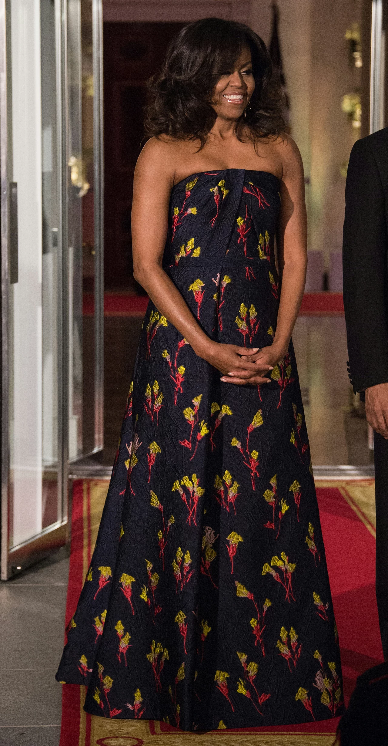 Michelle Obama jest z zawodu prawniczką. Pełniąc obowiązki pierwszej damy, określała trendy w modzie amerykańskiej. Michelle Obama jest z zawodu prawniczką. Pełniąc obowiązki pierwszej damy, określała trendy w modzie amerykańskiej.