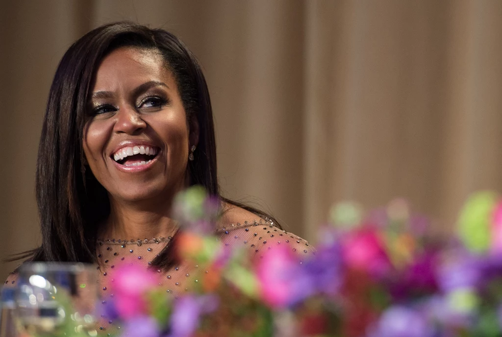 Michelle Obama jest z zawodu prawniczką. Pełniąc obowiązki pierwszej damy, określała trendy w modzie amerykańskiej. Michelle Obama jest z zawodu prawniczką. Pełniąc obowiązki pierwszej damy, określała trendy w modzie amerykańskiej.