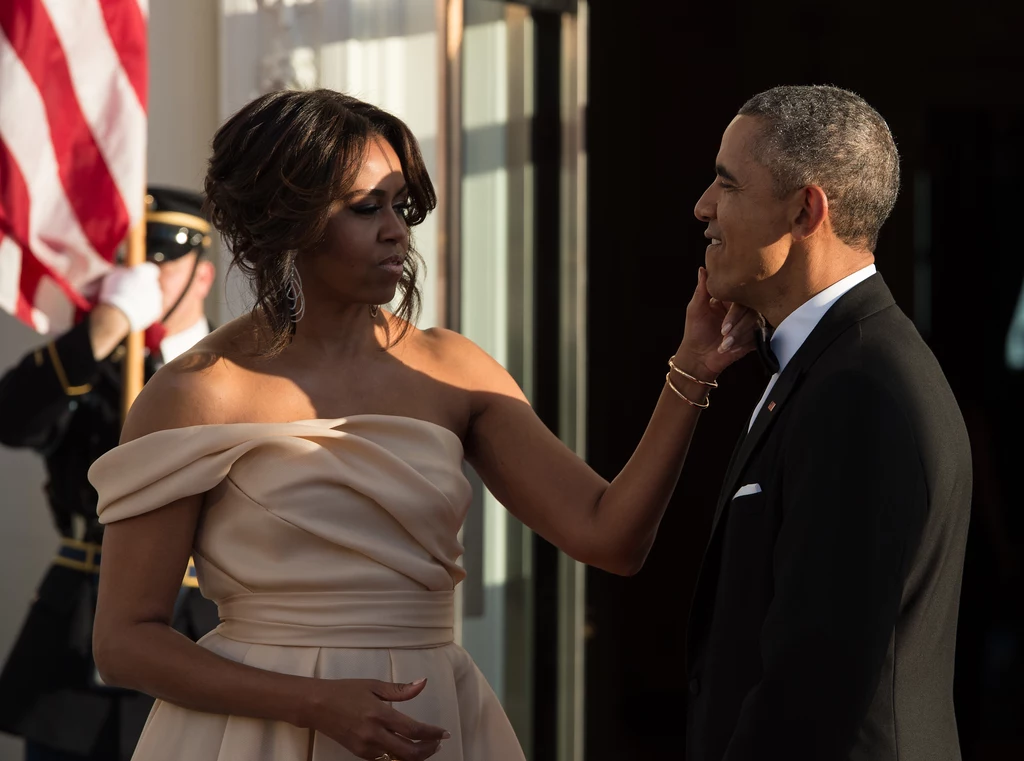 Michelle Obama jest z zawodu prawniczką. Pełniąc obowiązki pierwszej damy, określała trendy w modzie amerykańskiej. Michelle Obama jest z zawodu prawniczką. Pełniąc obowiązki pierwszej damy, określała trendy w modzie amerykańskiej.