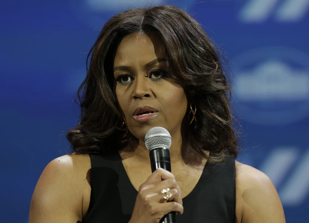 Michelle Obama jest z zawodu prawniczką. Pełniąc obowiązki pierwszej damy, określała trendy w modzie amerykańskiej. Michelle Obama jest z zawodu prawniczką. Pełniąc obowiązki pierwszej damy, określała trendy w modzie amerykańskiej.