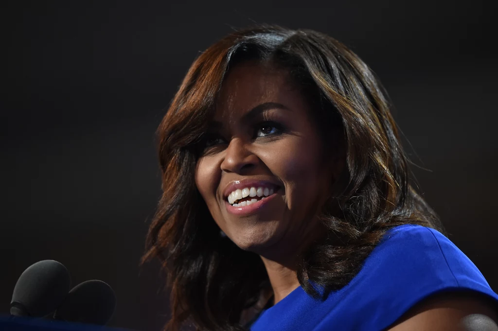 Michelle Obama jest z zawodu prawniczką. Pełniąc obowiązki pierwszej damy, określała trendy w modzie amerykańskiej. Michelle Obama jest z zawodu prawniczką. Pełniąc obowiązki pierwszej damy, określała trendy w modzie amerykańskiej.