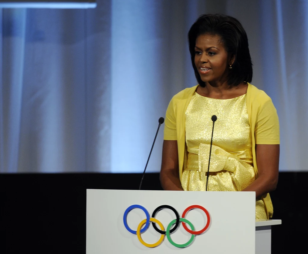 Michelle Obama jest z zawodu prawniczką. Pełniąc obowiązki pierwszej damy, określała trendy w modzie amerykańskiej. Michelle Obama jest z zawodu prawniczką. Pełniąc obowiązki pierwszej damy, określała trendy w modzie amerykańskiej.