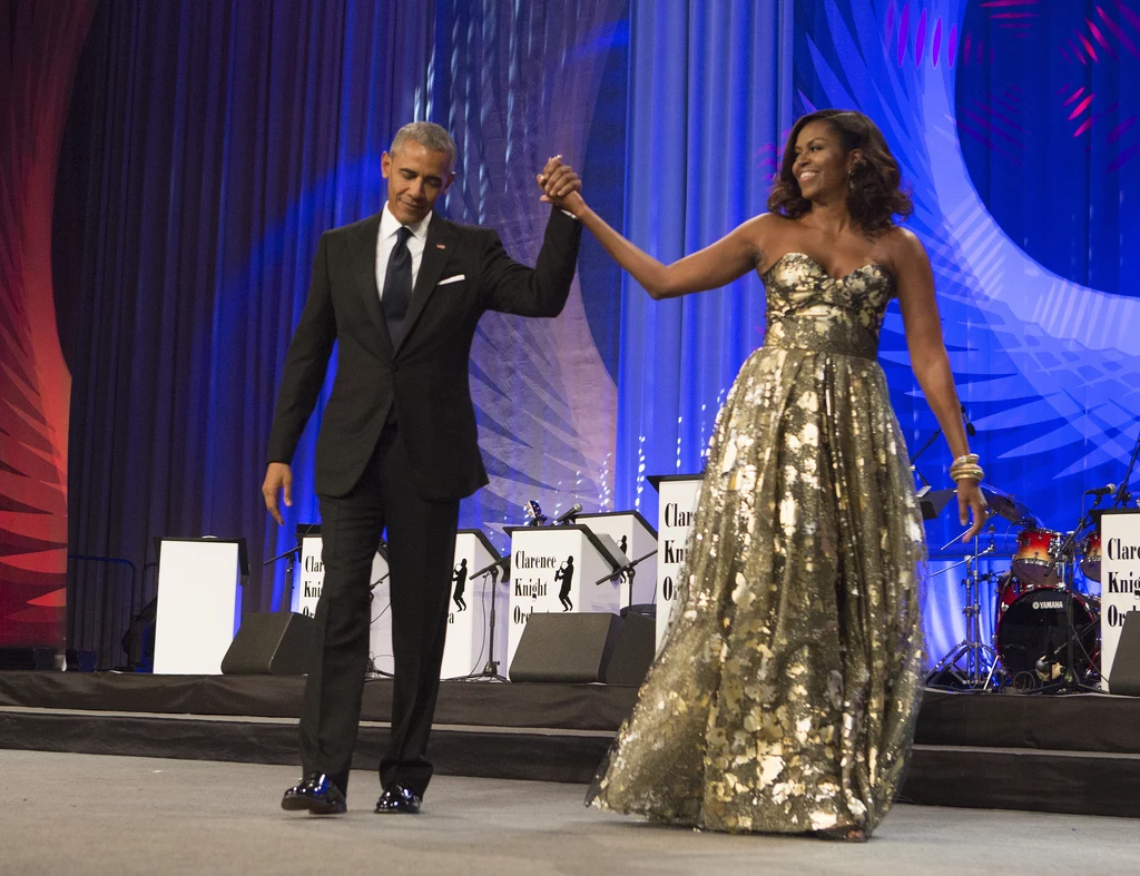 Michelle Obama jest z zawodu prawniczką. Pełniąc obowiązki pierwszej damy, określała trendy w modzie amerykańskiej. Michelle Obama jest z zawodu prawniczką. Pełniąc obowiązki pierwszej damy, określała trendy w modzie amerykańskiej.