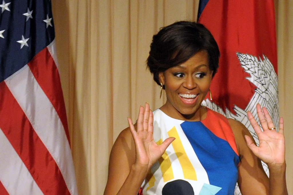 Michelle Obama jest z zawodu prawniczką. Pełniąc obowiązki pierwszej damy, określała trendy w modzie amerykańskiej. Michelle Obama jest z zawodu prawniczką. Pełniąc obowiązki pierwszej damy, określała trendy w modzie amerykańskiej.