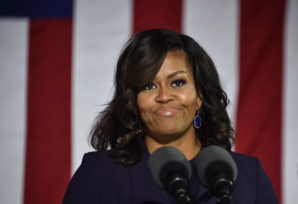 Michelle Obama jest z zawodu prawniczką. Pełniąc obowiązki pierwszej damy, określała trendy w modzie amerykańskiej. Michelle Obama jest z zawodu prawniczką. Pełniąc obowiązki pierwszej damy, określała trendy w modzie amerykańskiej.