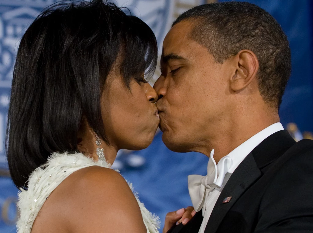 Michelle Obama jest z zawodu prawniczką. Pełniąc obowiązki pierwszej damy, określała trendy w modzie amerykańskiej. Michelle Obama jest z zawodu prawniczką. Pełniąc obowiązki pierwszej damy, określała trendy w modzie amerykańskiej.
