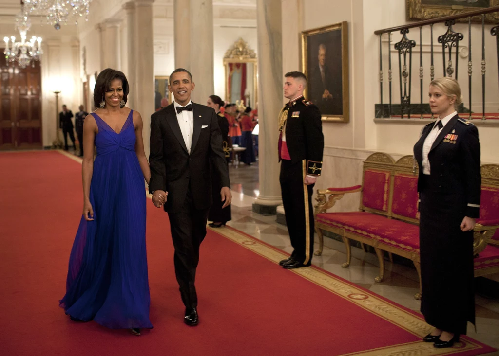 Michelle Obama jest z zawodu prawniczką. Pełniąc obowiązki pierwszej damy, określała trendy w modzie amerykańskiej. Michelle Obama jest z zawodu prawniczką. Pełniąc obowiązki pierwszej damy, określała trendy w modzie amerykańskiej.