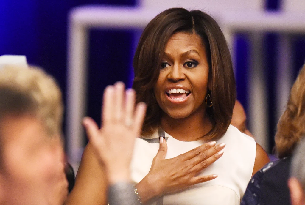 Michelle Obama jest z zawodu prawniczką. Pełniąc obowiązki pierwszej damy, określała trendy w modzie amerykańskiej. Michelle Obama jest z zawodu prawniczką. Pełniąc obowiązki pierwszej damy, określała trendy w modzie amerykańskiej.