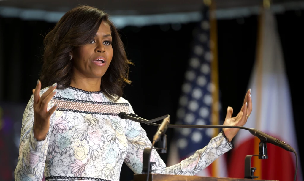 Michelle Obama jest z zawodu prawniczką. Pełniąc obowiązki pierwszej damy, określała trendy w modzie amerykańskiej. Michelle Obama jest z zawodu prawniczką. Pełniąc obowiązki pierwszej damy, określała trendy w modzie amerykańskiej.