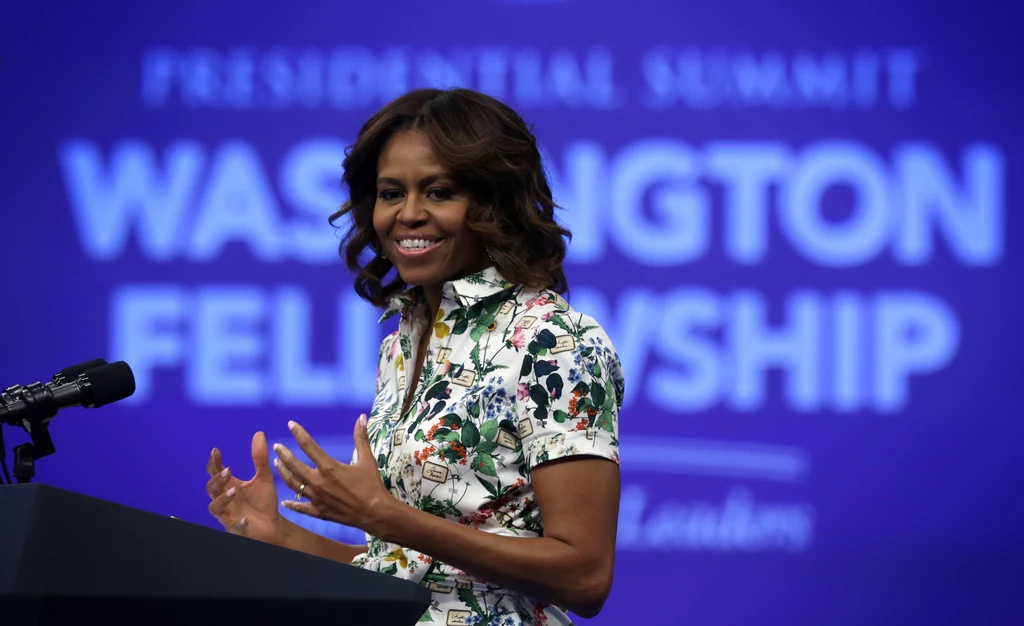 Michelle Obama jest z zawodu prawniczką. Pełniąc obowiązki pierwszej damy, określała trendy w modzie amerykańskiej. Michelle Obama jest z zawodu prawniczką. Pełniąc obowiązki pierwszej damy, określała trendy w modzie amerykańskiej.